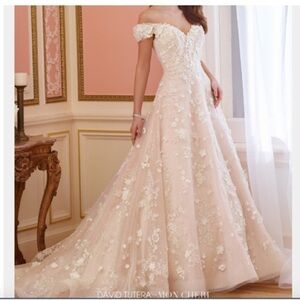 Elegant Floral Lace Wedding Dress